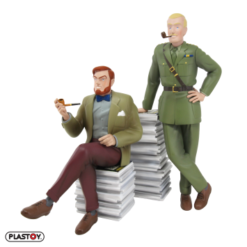 Blake en Mortimer met stapel boeken